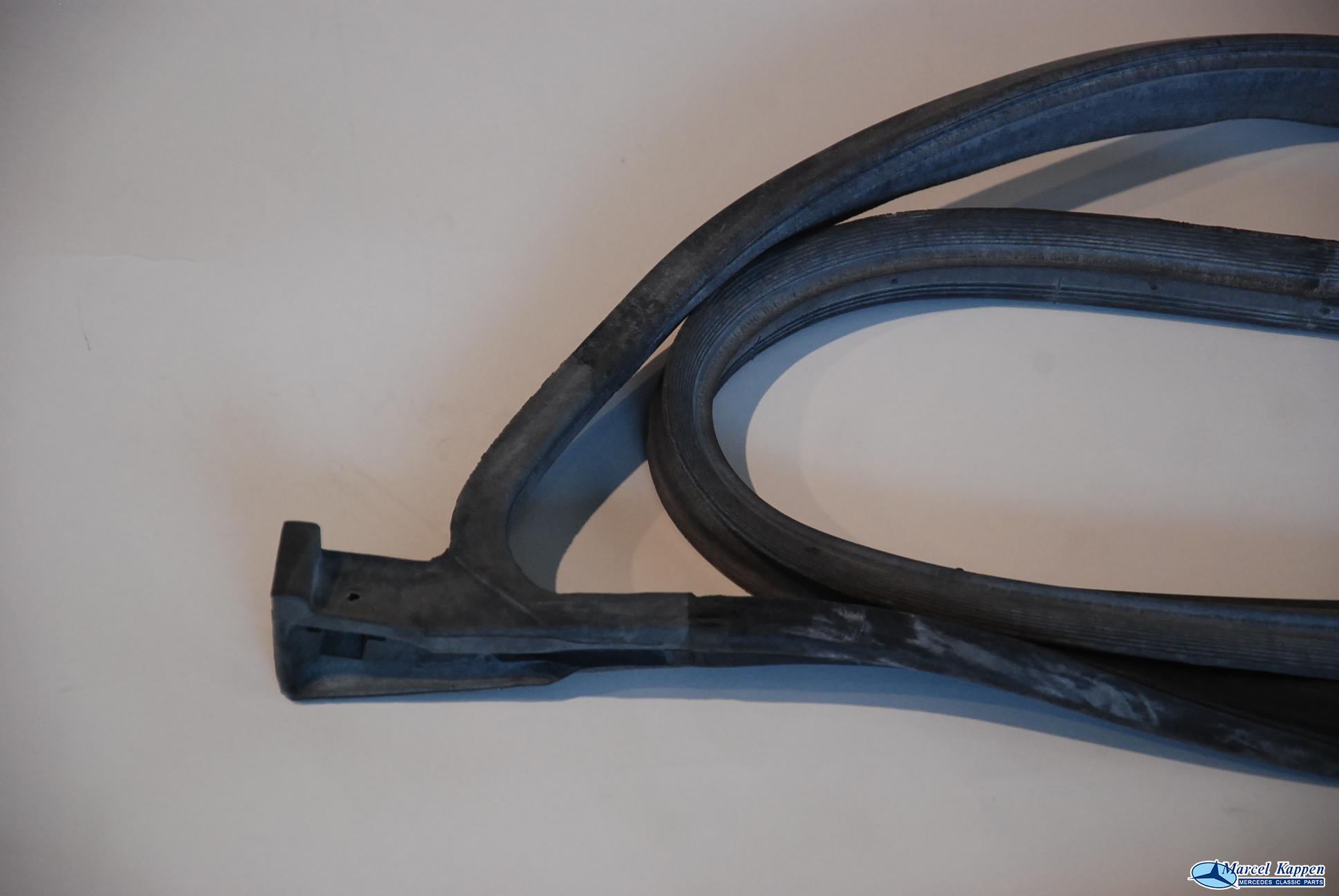 Deurrubberset W123 Sedan vroeg v.nr. 1237200178 1237200278 1237300178 1237300278 - Afbeelding 3