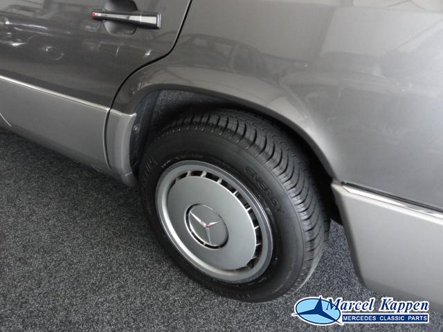 Mercedes 230TE 09-1992 15.400km - Image 14