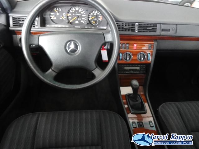 Mercedes 230TE 09-1992 15.400km - Image 17