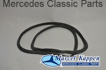 achterruitrubber W126 1e serie 4-deurs modellen tot 9e maand 1985 v.nr. 1266780120 Origineel