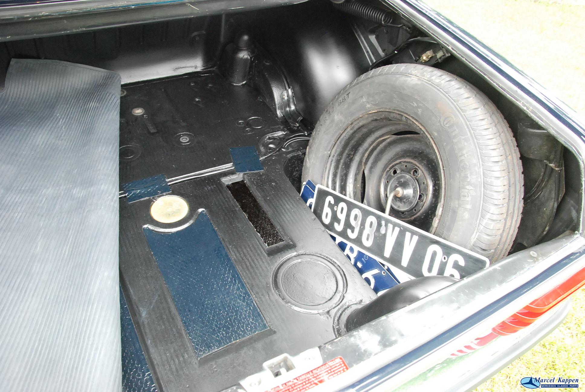 Mercedes 280CE 04-1974 63.250km - Image 42